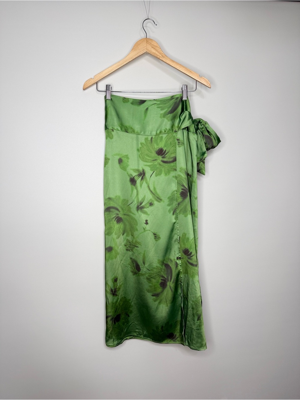 NWT C/MEO Collective Satin Green Floral Wrap Midi Skirt Size Small
